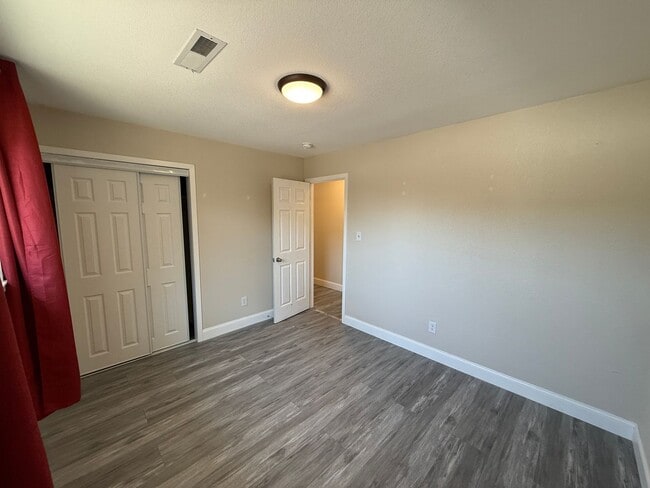 Building Photo - Updated single story home located in Ceres!