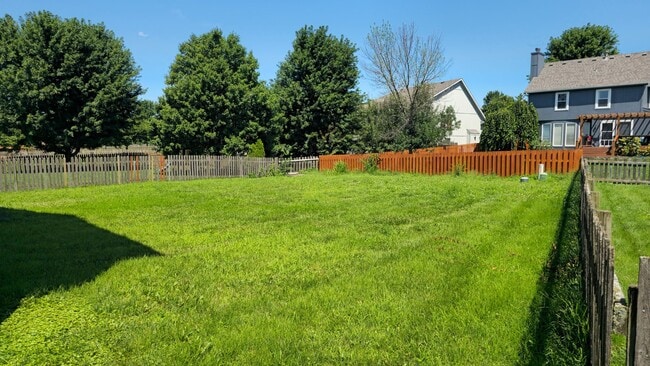 Building Photo - COMING SOON!! HUGE Northland 4 Bed 2.5 Bat...