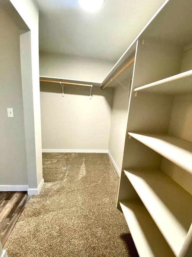 Building Photo - 3 Bedroom 2 Bath  PET FRIENDLY home in SW ...