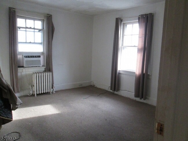 Building Photo - 2025 Ostwood Terrace
