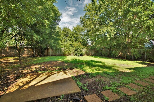 Building Photo - 3202 Barton View Dr