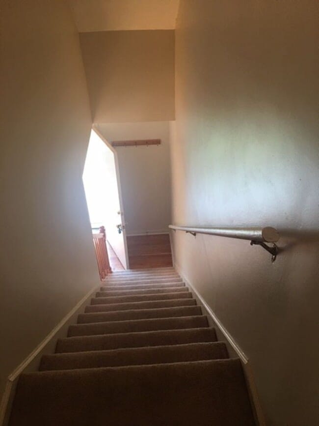 Building Photo - Deep Springs Duplex!  2 Bedrooms!              20260312