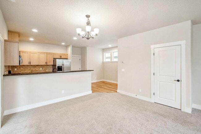 Building Photo - Bright, clean 3-bdrm/2.5-bath home in Beth...