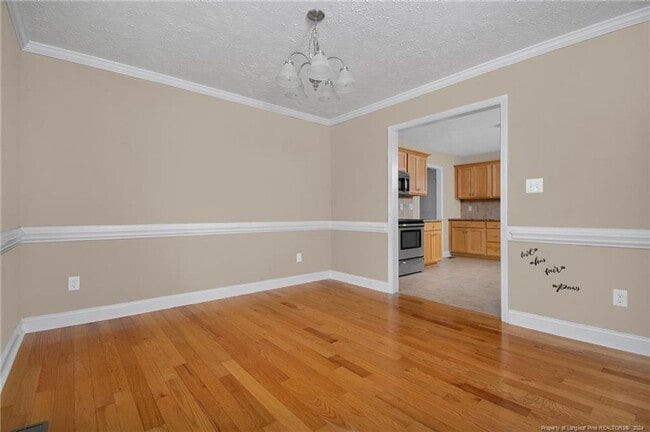 Building Photo - 4 Bedroom 2.5 Bathroom