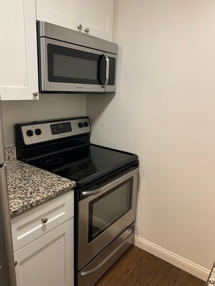 Building Photo - 303 Lowell St