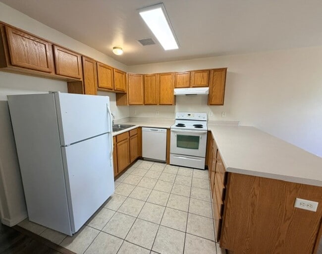 Building Photo - 440 Serenity Ct