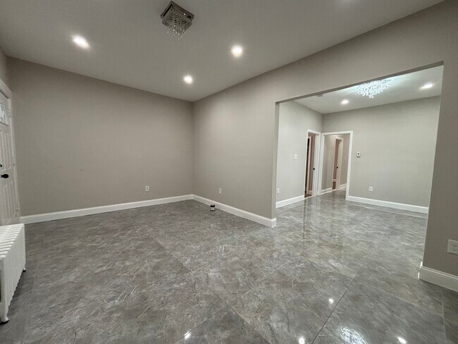 Building Photo - 178 Linden Ave