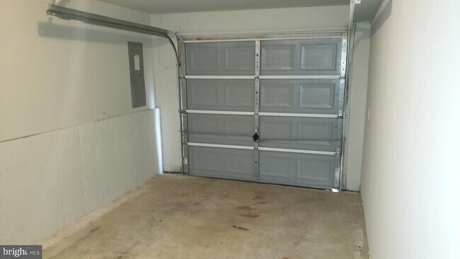 Building Photo - 15 Bridle Path