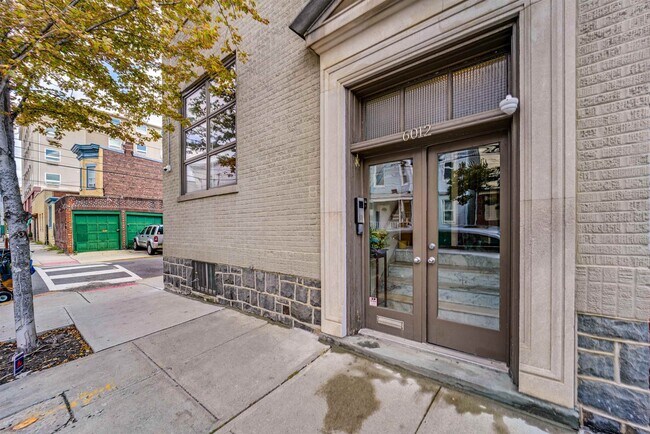 Building Photo - 6012 Buchanan Pl