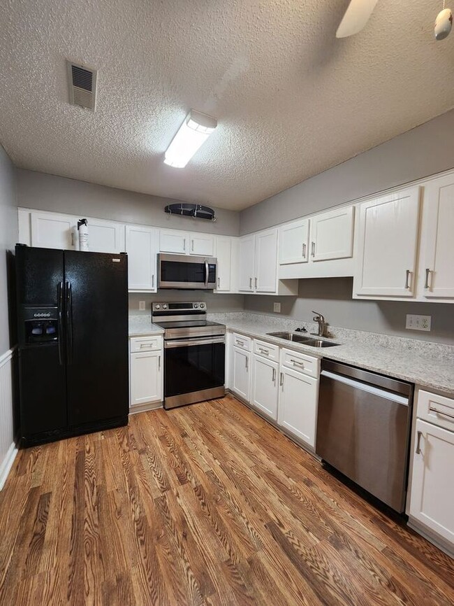 Building Photo - Asheville Condo Rental -Cloister Condominium