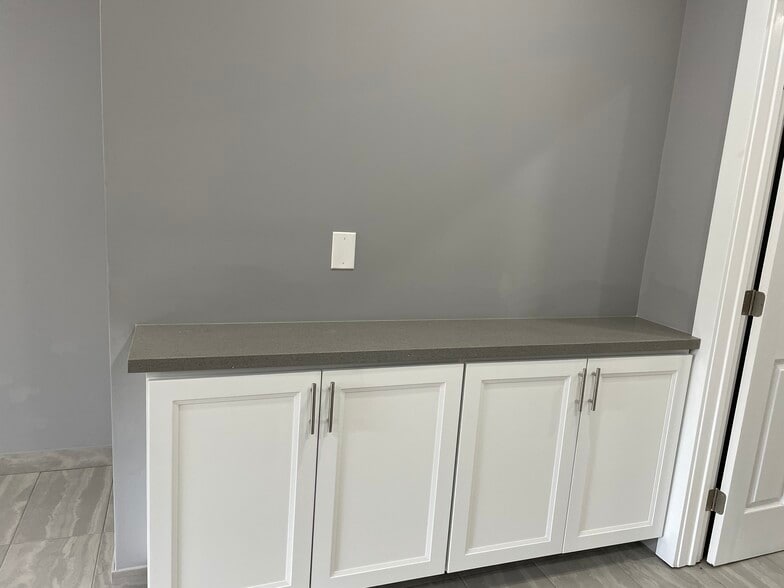 Building Photo - 16220 Schoenborn St