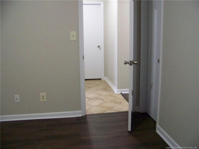 Building Photo - 663 Bartons Landing Pl