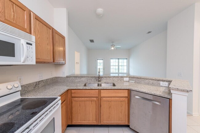 Building Photo - 2800 S Knightsbridge Cir