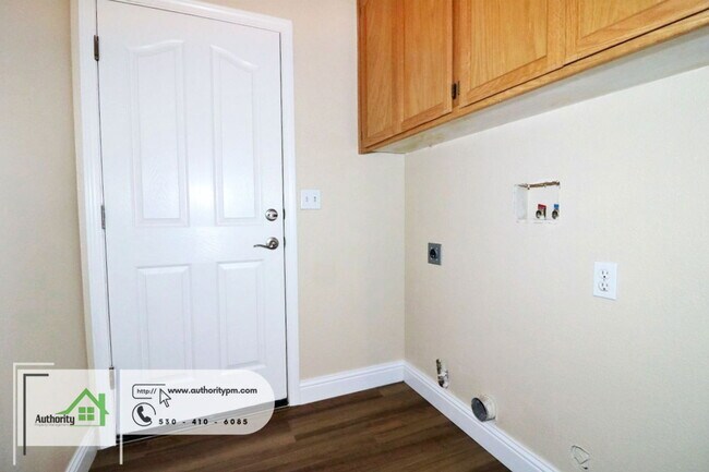 Building Photo - 3966 Cambria Dr