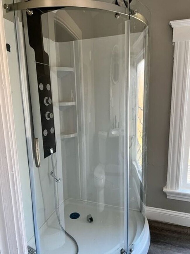 Building Photo - 1328 Chapel St