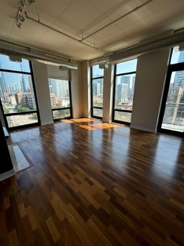 Building Photo - 740 W Fulton St