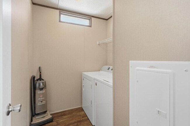 Building Photo - Fully Furnished 3-Bed, 2-Bath Home in Gated Community – Move-In Ready!