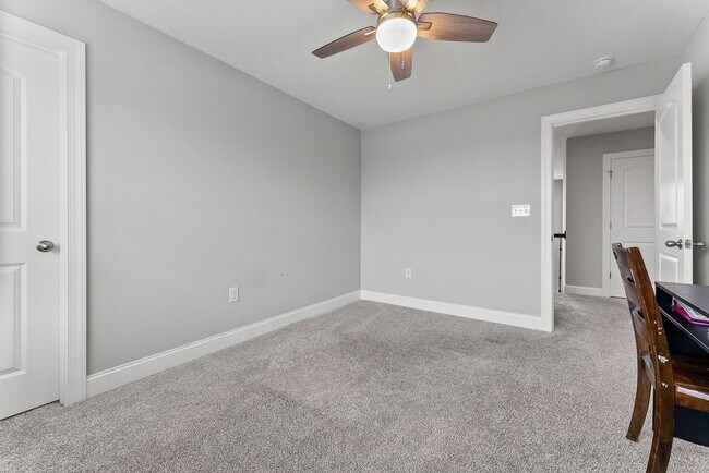 Building Photo - Spacious 5BR House in Beaver