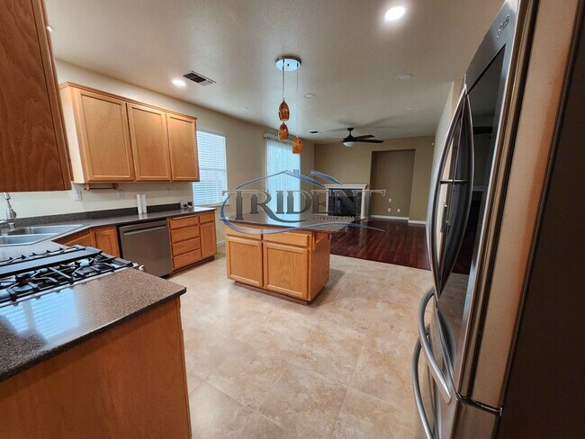 Building Photo - 4 bedroom 3 bath near schools and parks