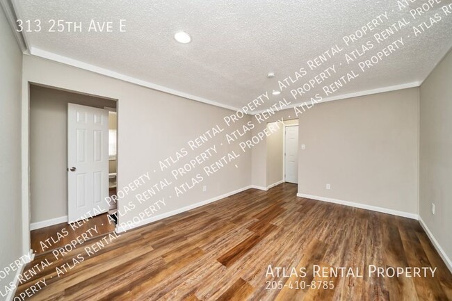 Building Photo - 313 25th Ave E