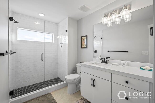 Building Photo - Beautiful Row End Townhome in Park City Utah!
