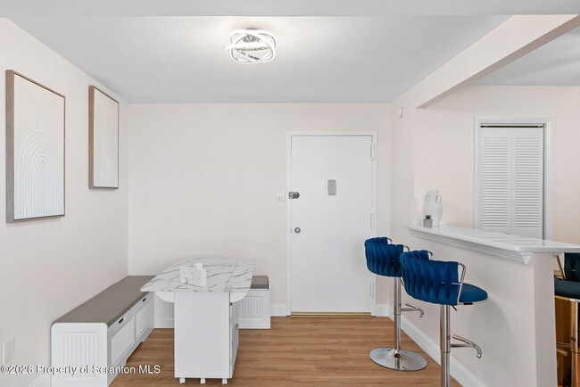 Building Photo - 220 Linden St