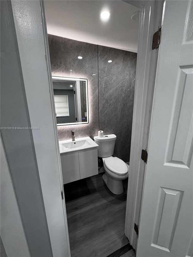 Building Photo - 3033 NW 32nd St