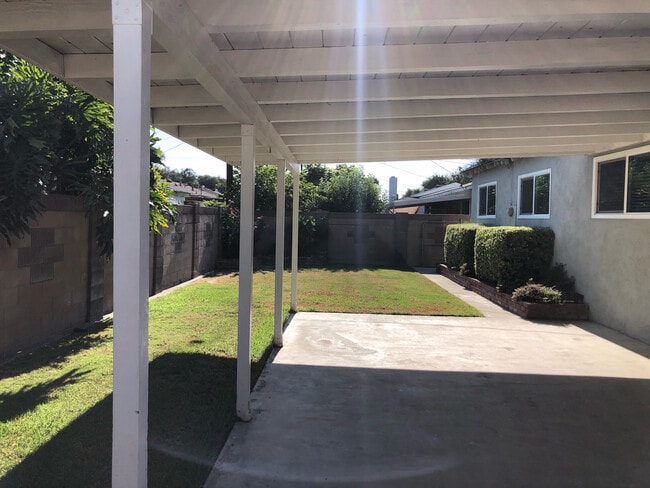 Building Photo - 4218 W Hill Ave