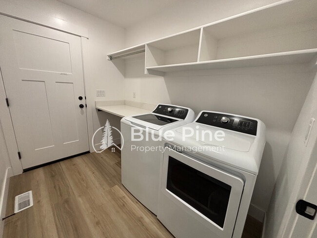 Building Photo - 4403 E Hatch Holw Ln