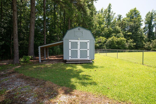 Building Photo - 304 Gaston Ct