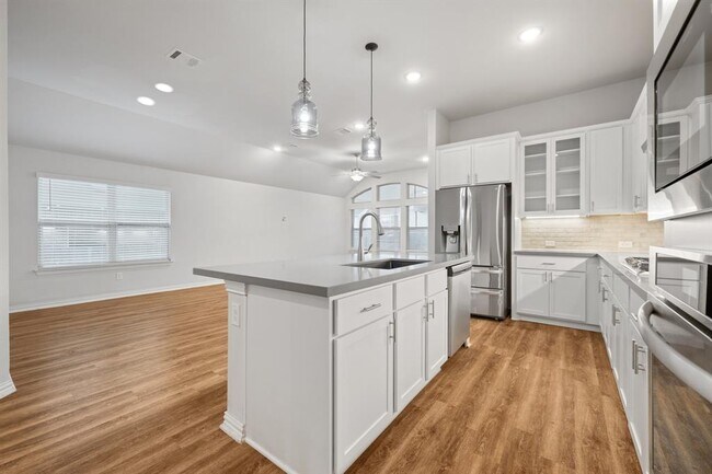 Building Photo - 117 Switch Bud Dr