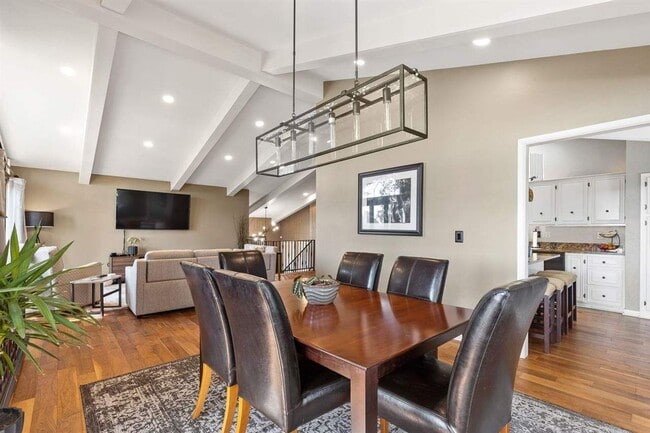 Building Photo - Price reduction on this beautiful family home with the best views in the city!  $3950/mo!!