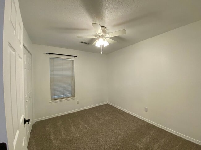 Building Photo - 1326 Tradition Ave