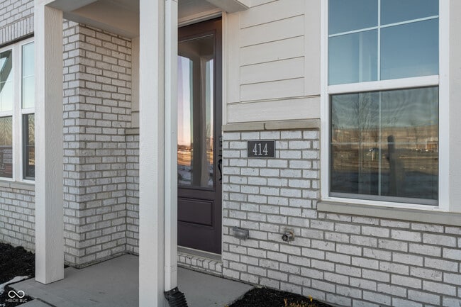 Building Photo - 414 Elite St