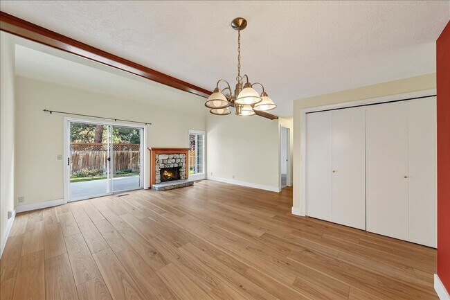 Building Photo - Charming SE Boise Townhome Near the Greenbelt