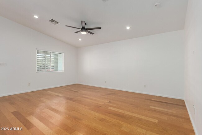 Building Photo - 1129 E McKinley St