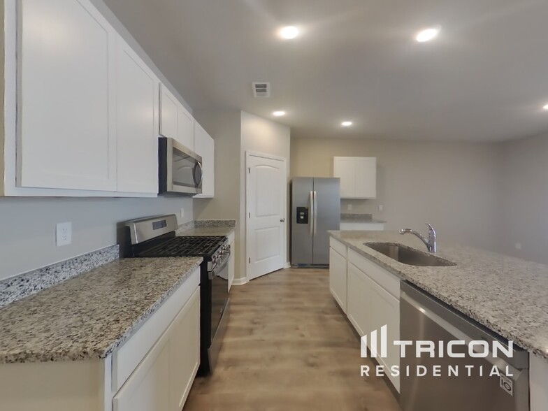 Building Photo - 5351 Owens Ln