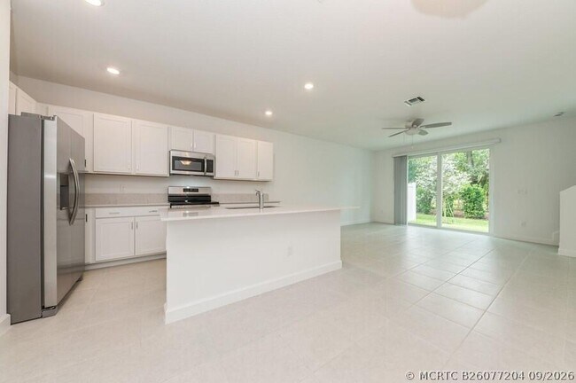 Building Photo - 4547 Hollister Ave