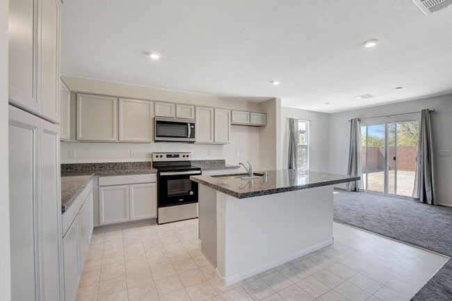 Building Photo - Newer Home in Indian Springs!