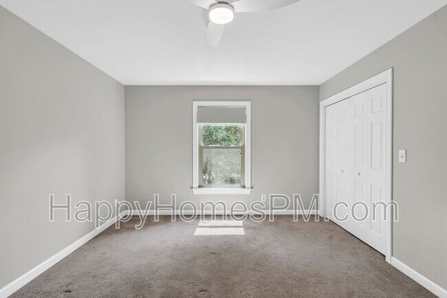 Building Photo - 236 Bayview Drive