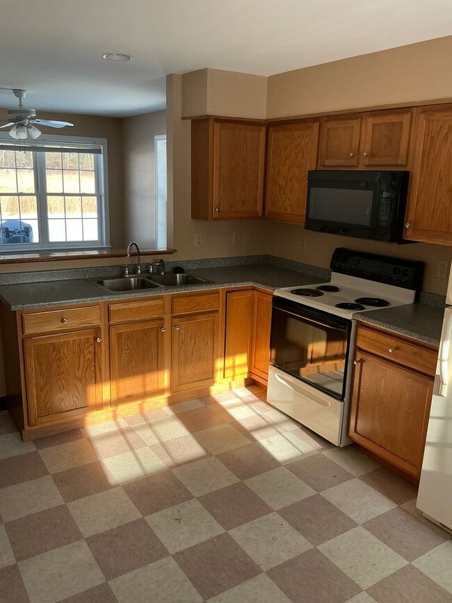 Building Photo - 517 Trafton Rd