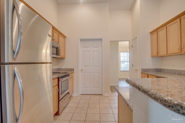 Building Photo - 3012 Classic Dr