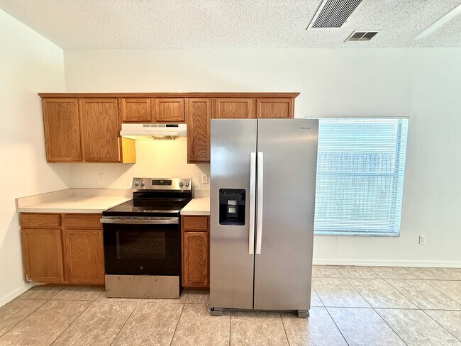 Building Photo - Nice 4/2 Two-Story Home in Seminole County...