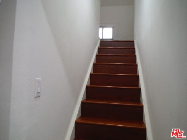 Building Photo - 1805 W 12th Pl