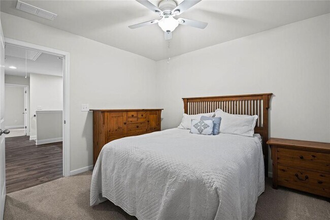 Building Photo - 2779 White Oak Ln