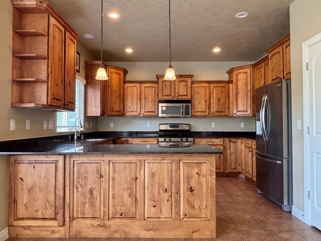 Building Photo - Beauty & Space on Premium Corner Lot!