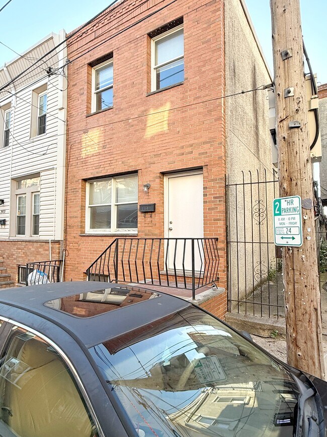 Building Photo - 2408 S Juniper St