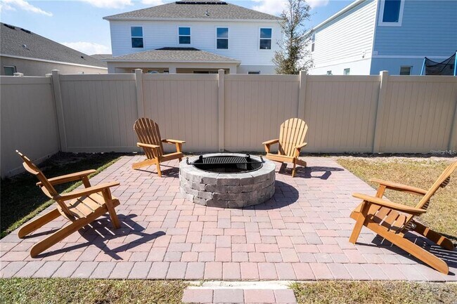 Building Photo - 5090 Shady Pnes Dr