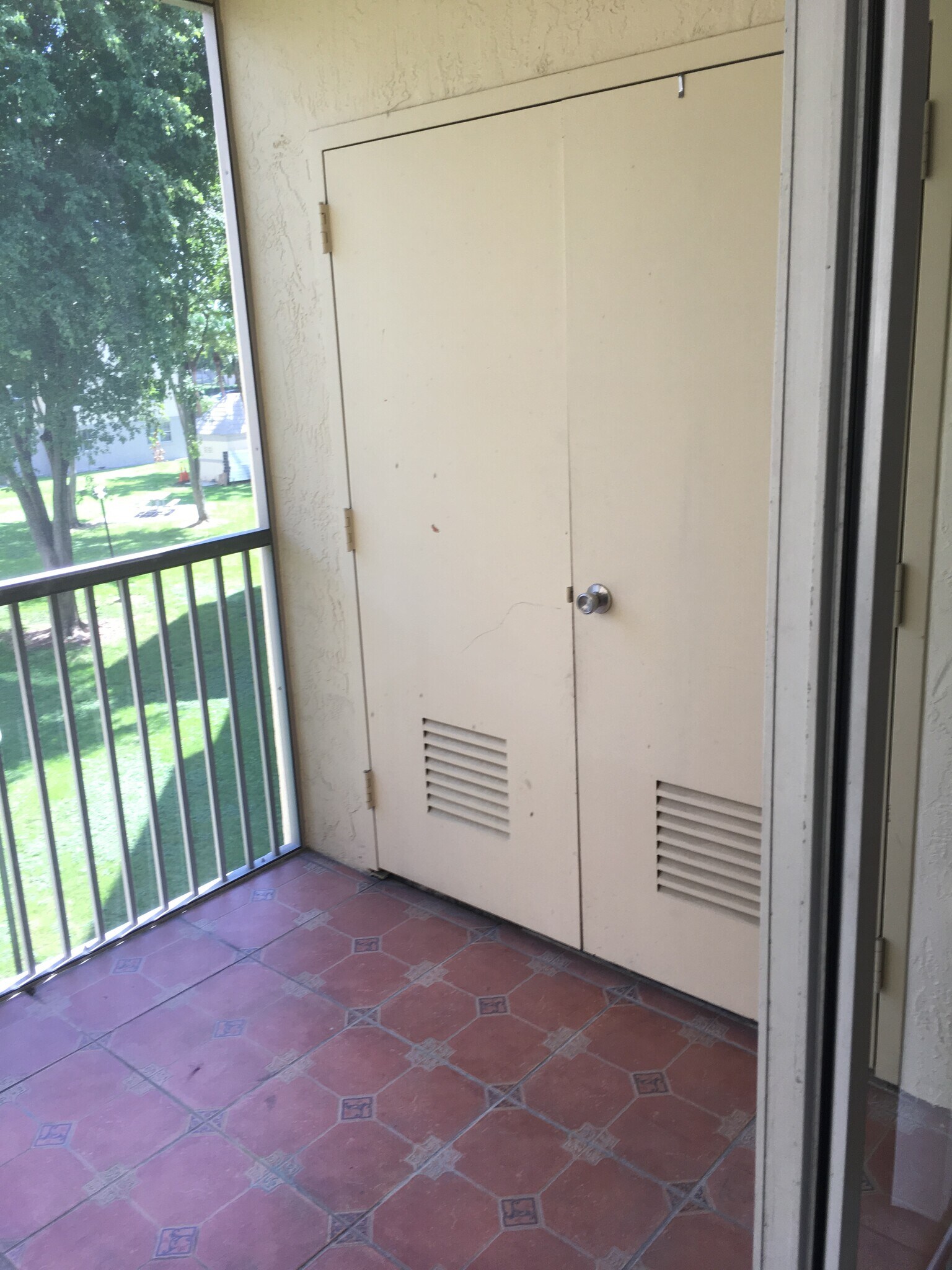 Building Photo - 8215 Lake Dr