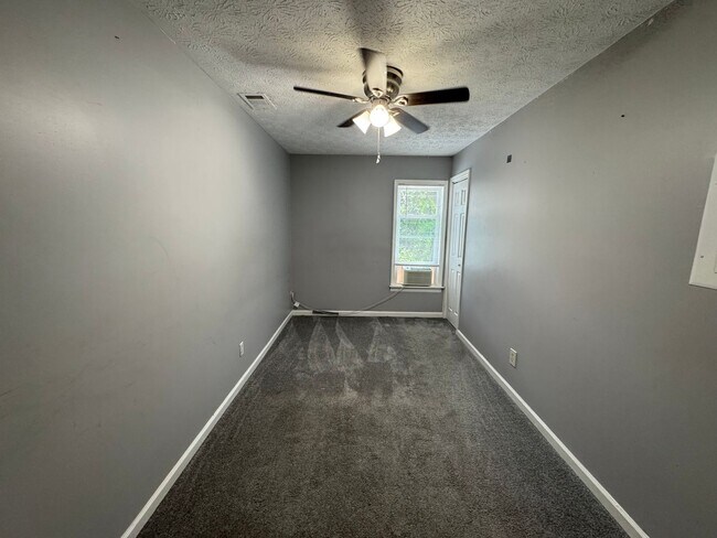 Building Photo - 1354 Cave Spring Rd SW
